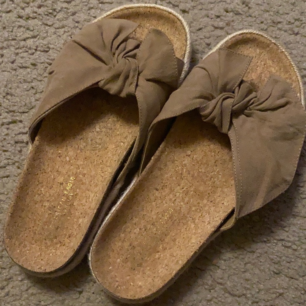 American eagle sandals size 6